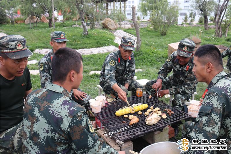 武警迪庆支队官兵共庆中秋佳节