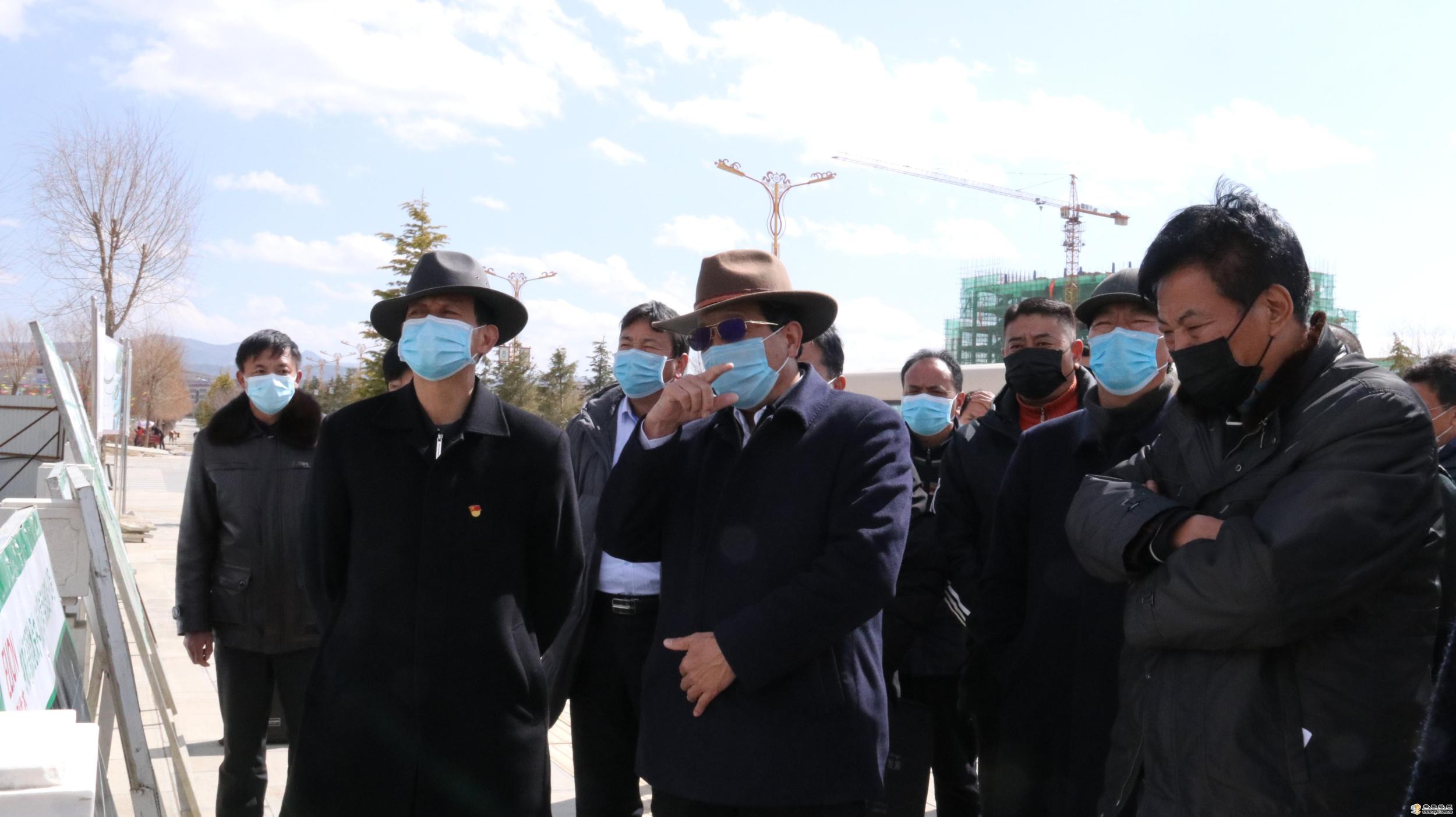 2月18日,迪庆州委书记王以志率调研组到香格里拉市调研城市基础设施