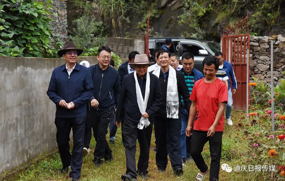 州委书记,州人大常委会主任王以志,州委副书记,州长齐建新分行程陪同