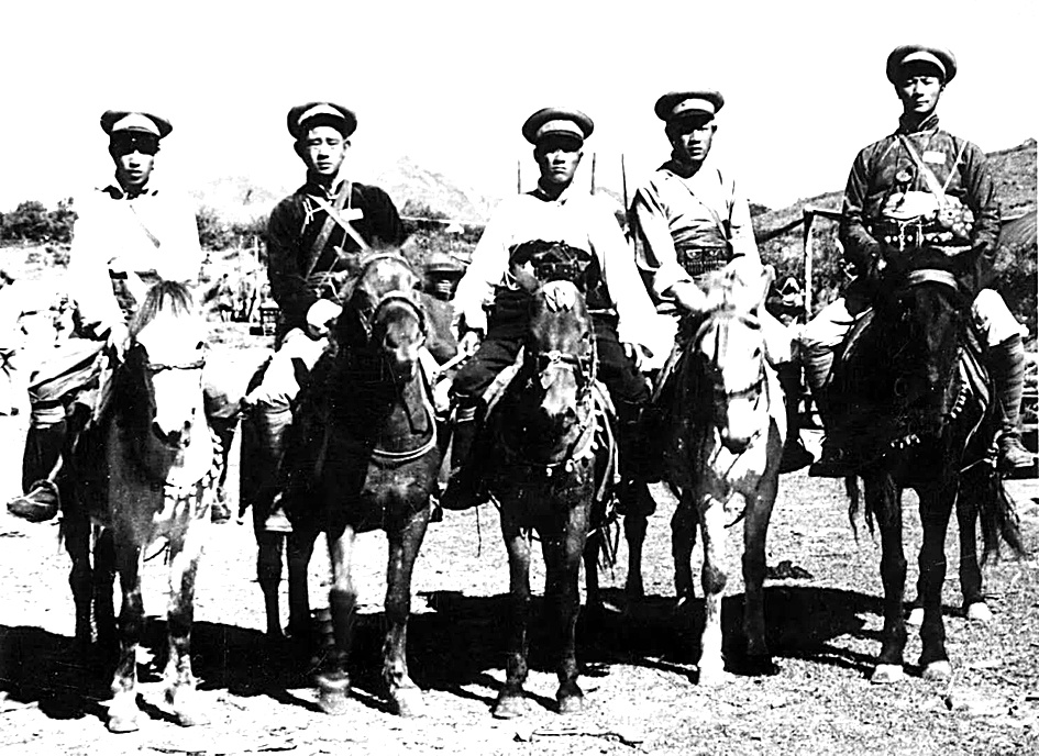 男,藏族,出生在德钦县升平镇,是一位生命不息,奋斗不止的少数民族英雄